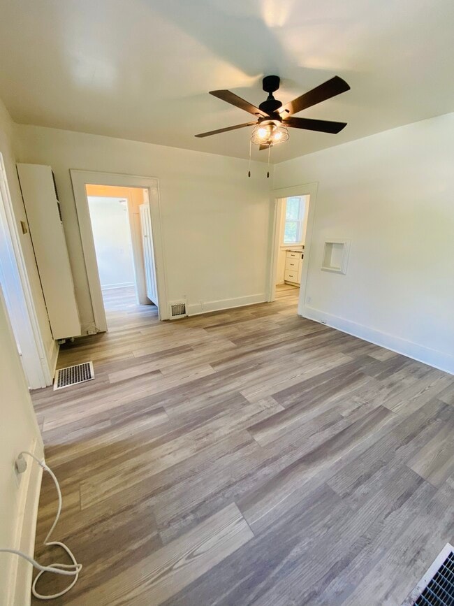 Photo - 5 S Johnson St