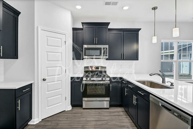 Photo - 432 Sandfarm Trail