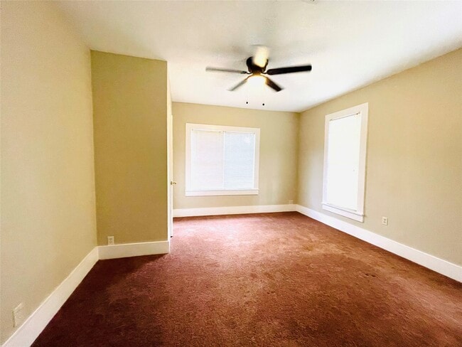 Photo - 229 E Saunders St