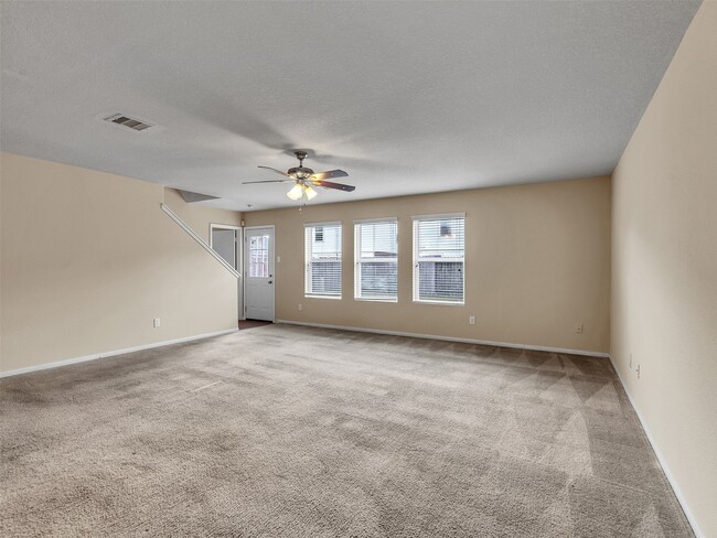 Photo - 5018 Blue Spruce Hill St