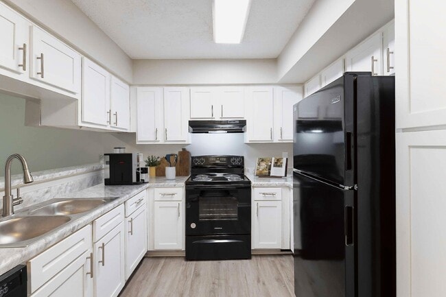 Photo - Summer Tree Apartments