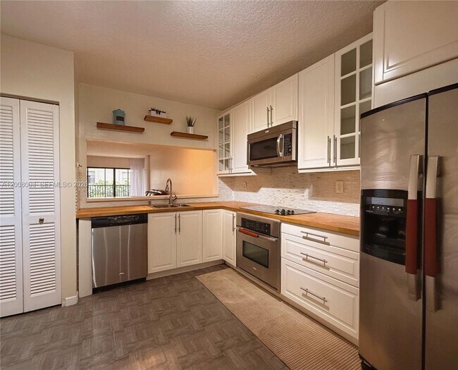 Photo - 511 Ives Dairy Rd Unit 301-6