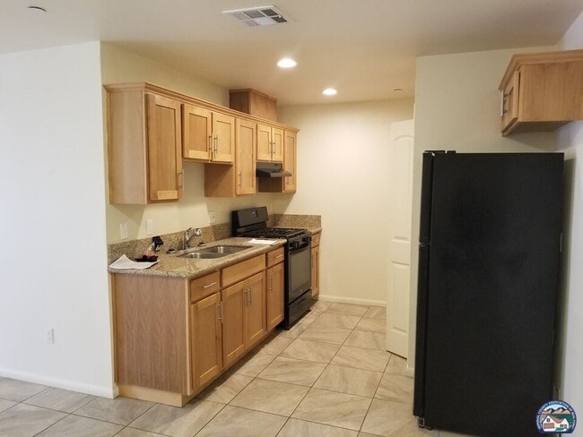 Photo - 495 W Commercial Ave Unit 2