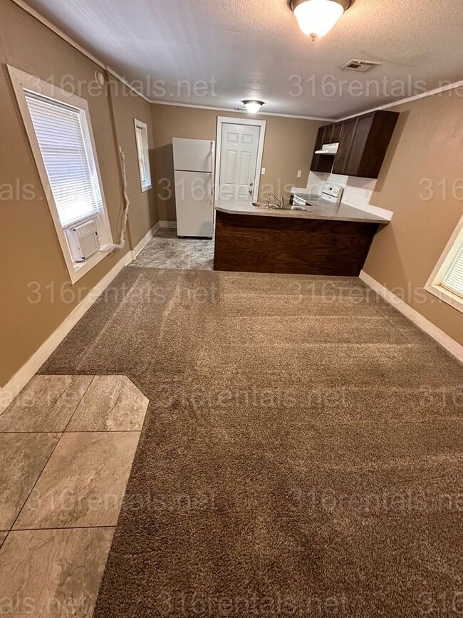 Photo - $625 - 1 bed 1 bath - Single Family Home secluded in the back of the main home 742 Hendryx Unidad 740 Hendryx