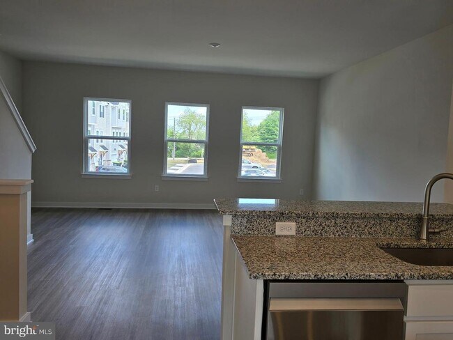 Photo - 115 Boone Ct