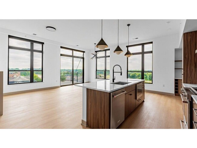 Photo - 640 Wisconsin Ave N Unit 638