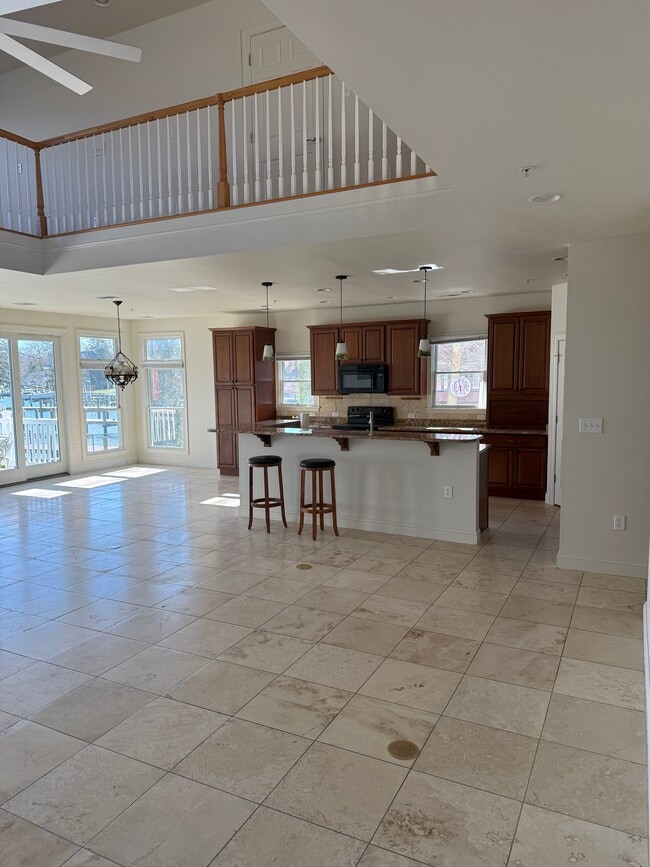 Photo - 943 Williams St