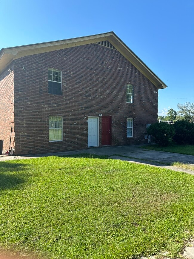 Building Photo - 51 Arkwright Ln Unit B