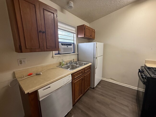 Photo - 618 Mill St