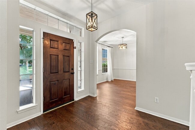 2 W Hobbit Glen Dr