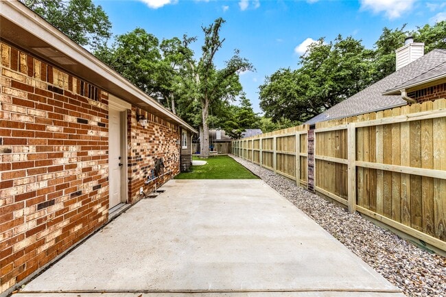 Photo - 112 April Wind Dr E