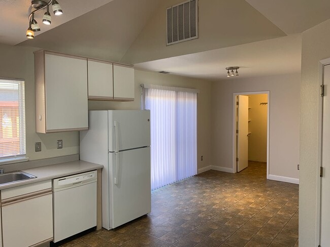 Photo - Great home near Shopping Centers!