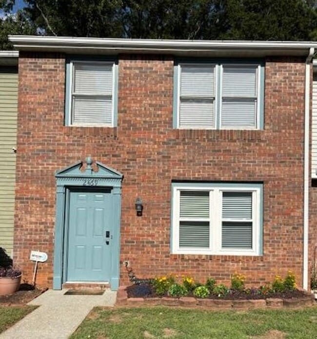 Building Photo - Beautifully Renovated 3-Bedroom, 2.5-Bath ...