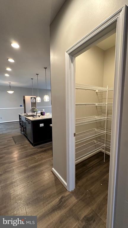 Photo - 930 Forsythia Ln