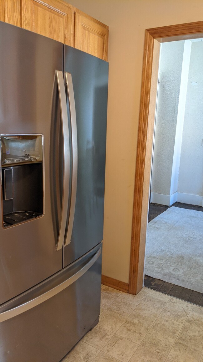 Photo - 7765 Maywood St