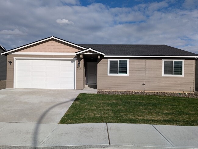 1/2 off first month's rent!! Newly Constru... - 1/2 off first month's rent!! Newly Constru... Casa
