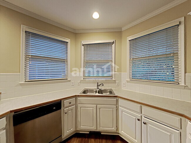 Photo - 815 Hillcrest Ln