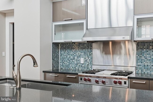 Photo - 1615 N Queen St Unidad M603