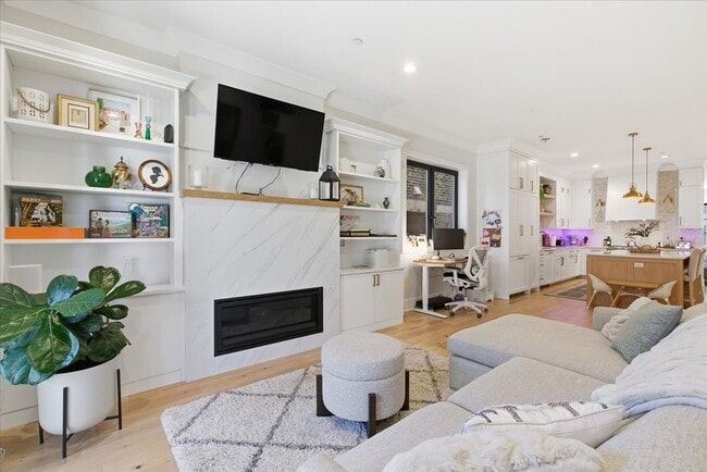 Photo - 3219 N Seminary Ave Unit 1S