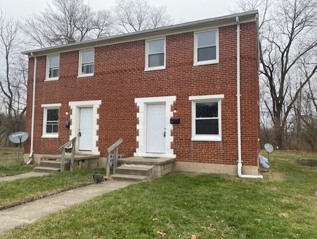 Building Photo - Welcome to this charming two-bedroom, one-bathroom double in the heart of Springfield, OH+
