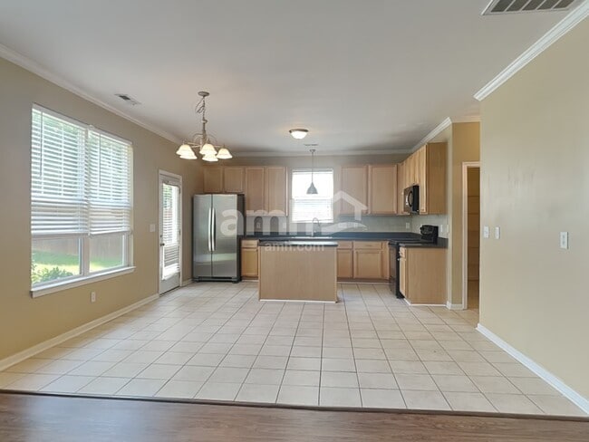 Photo - 409 Stobhill Ln