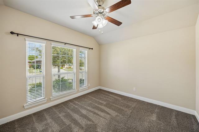 Photo - 945 Bluebird Way