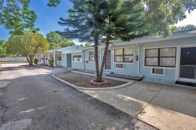 1102 Sunset Point Rd 2  