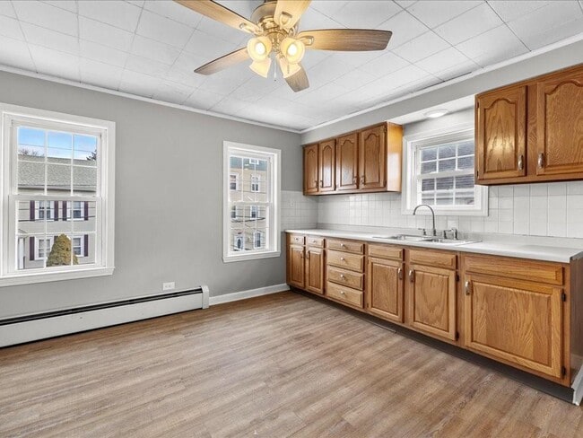Building Photo - 88 Pleasant St Unit 2