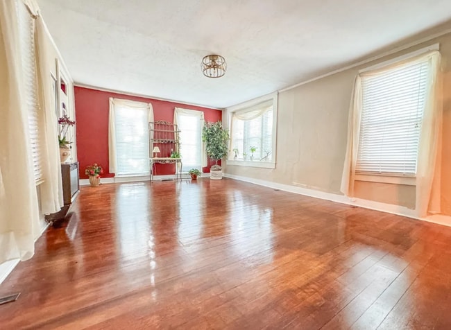 Photo - 2 Bedroom Single Family Home - 3 MONTH LEA...