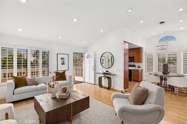 Building Photo - 127 Huntington Unit 257