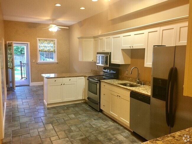 Building Photo - 617 E 3rd St Unit 1 Rental