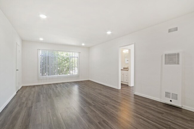 Photo - 1234 10th St in Santa Monica - steps to Wilshire Blvd!