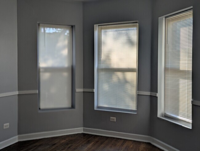 Photo - 6401 S St Lawrence Ave