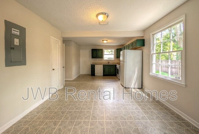 Photo - 3535 Rosselle St