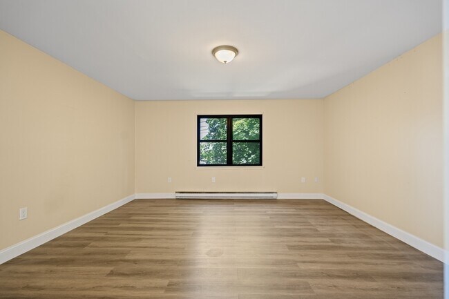 Photo - 417 Boulevard