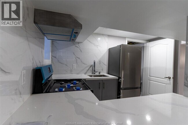 Photo - 765 Dougall Ave