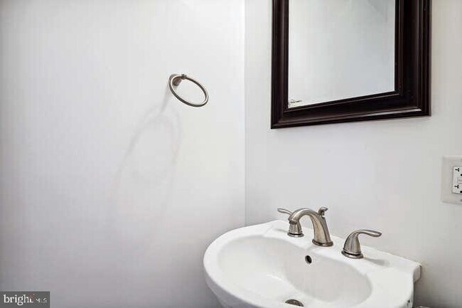 Photo - 1337 Girard St NW