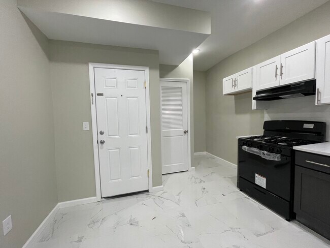 Unit 2 - 268 Chadwick Ave Unidad 2