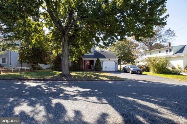 Building Photo - 406 Dickinson Rd Rental