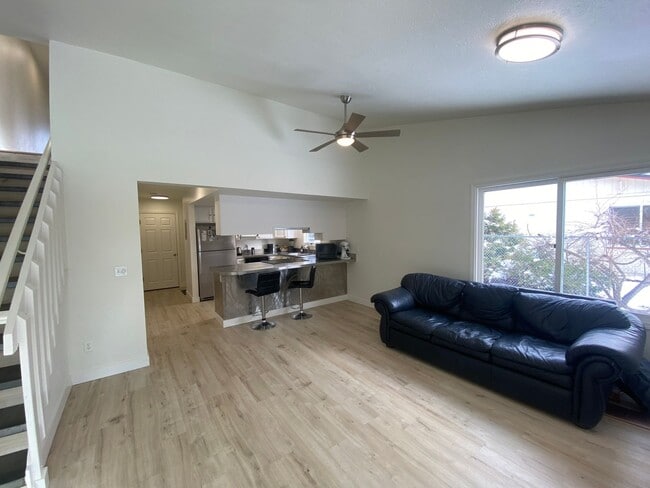 Photo - Well maintained 2 bed, 1.5 Bath Townhouse in West Anchorage!