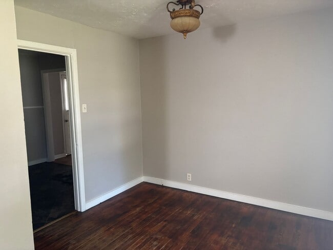 Photo - 3/1.5 in Quiet Neighborhood Near Fairview ...