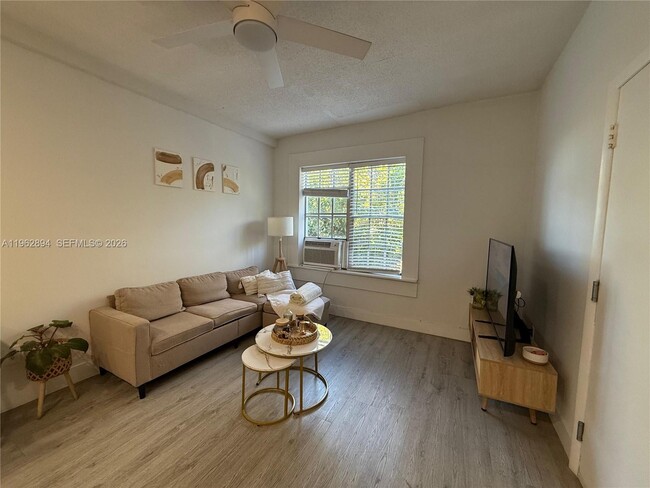 Building Photo - 842 Meridian Ave Unit 3H