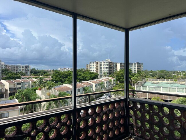 Building Photo - 4715 Unit Inverrary Condos LLC