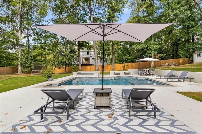 Photo - 2522 Wawona Dr NE