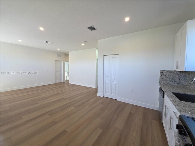 Photo - 1321 NW 6th Ave Unit B