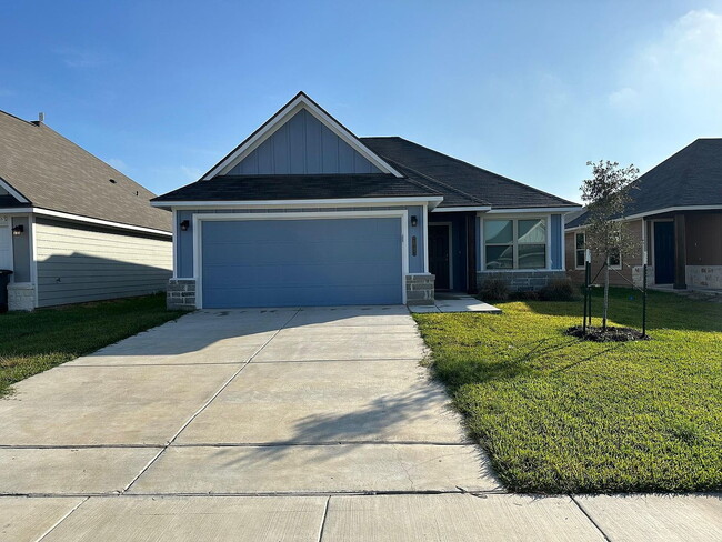 Photo - 3 Bedroom 2 bath and flex room and 2 car garage