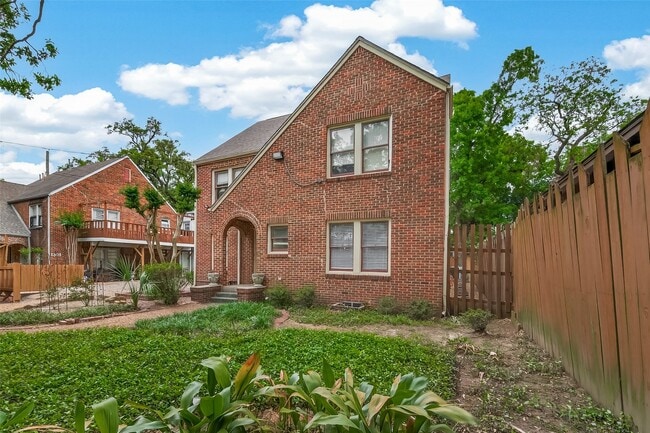 Photo - 1807 Crocker St