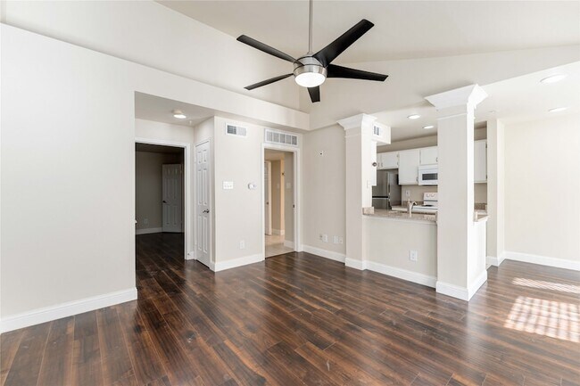 Photo - 3231 Allen Pkwy Unidad 4302