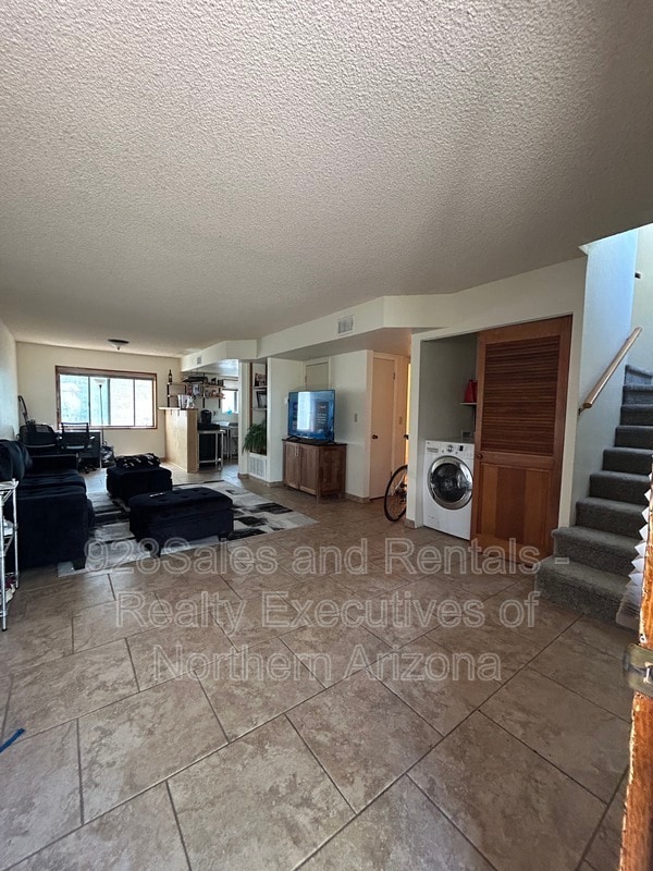 Photo - 823 W Birch Ave