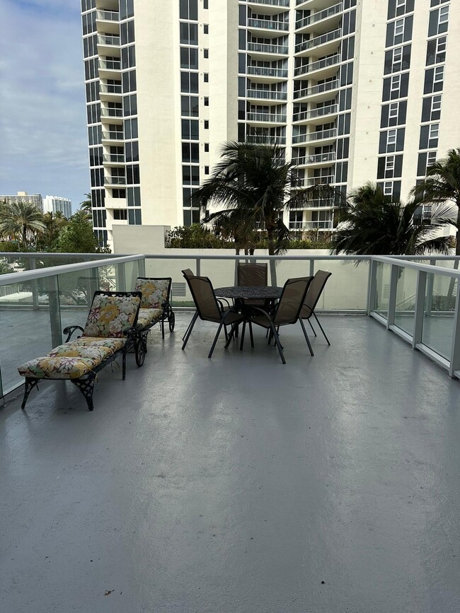 Photo - 19201 Collins Ave Unit 123